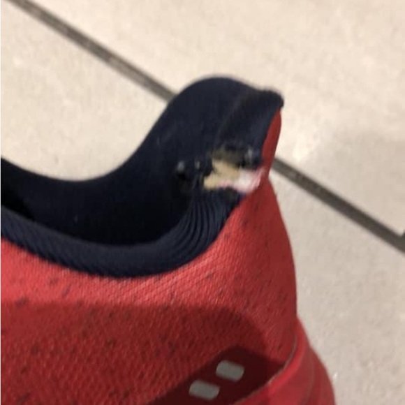 Ladies size 9.5 captain America brooks - Picture 4 of 4